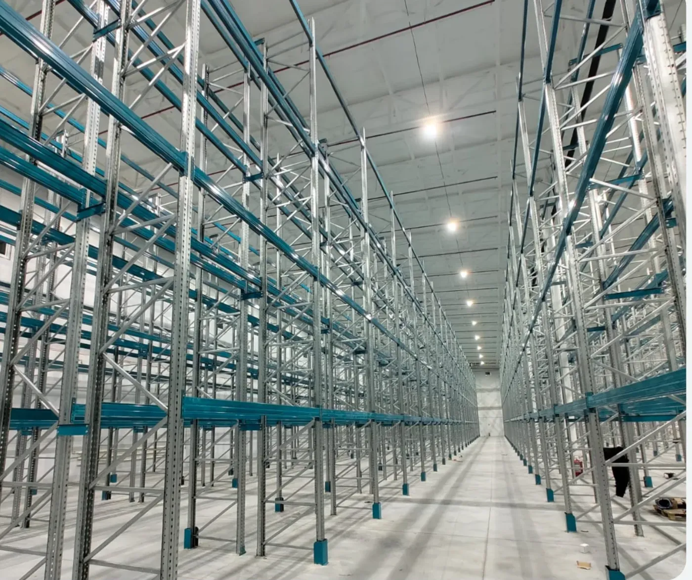 Паллетные фронтальные стеллажи NASTEEL в высотном складе