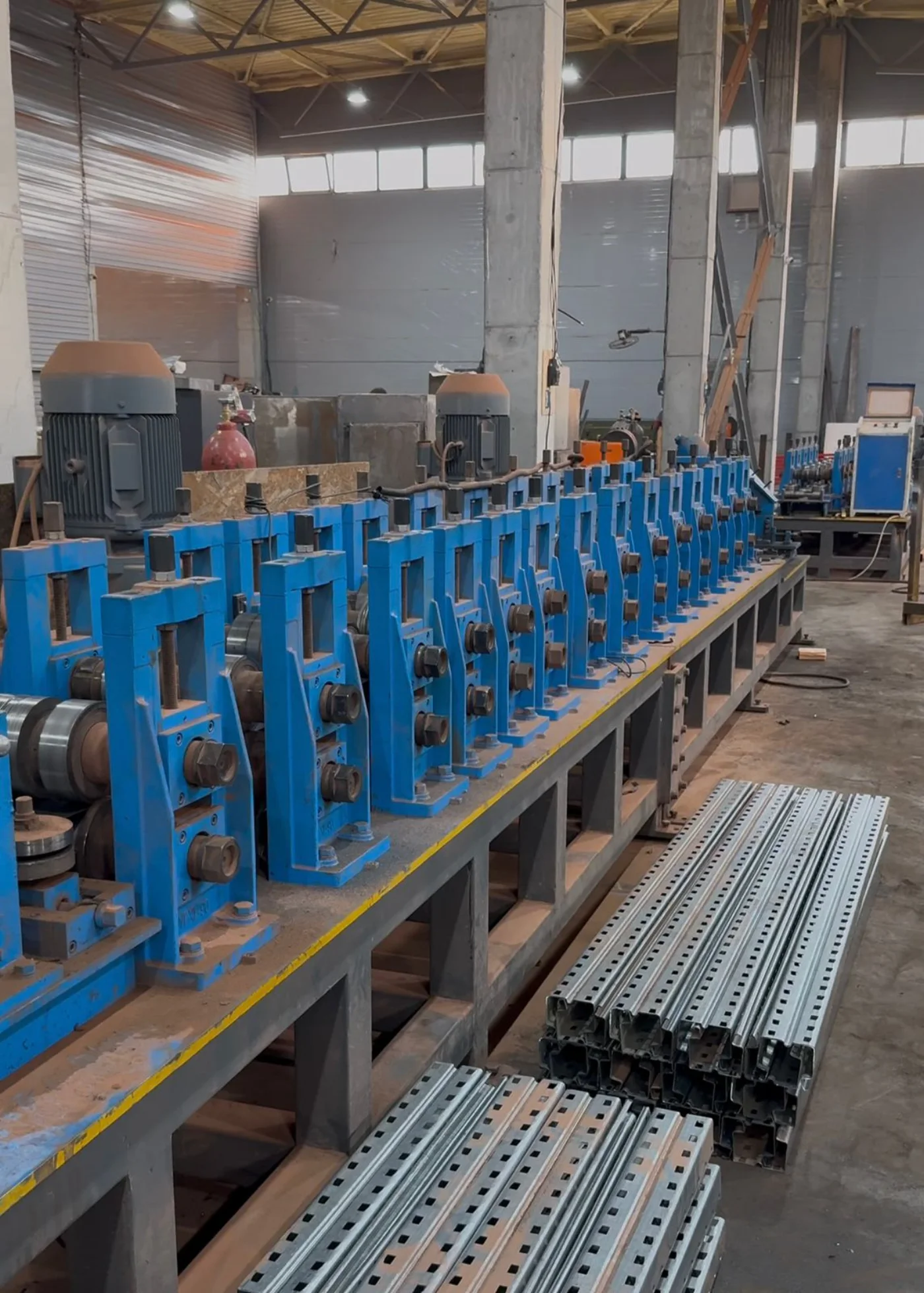 Прокатный стан для производства перфорированного профиля NASTEEL